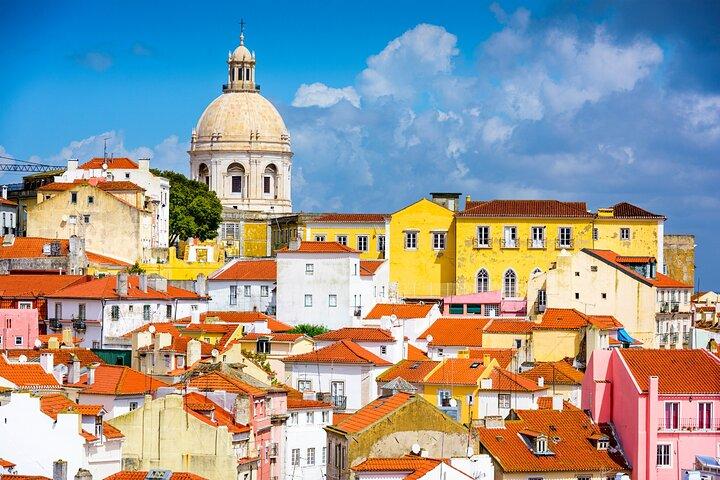 Lisbon Scavenger Hunt & Highlights Self-Guided Walking Tour