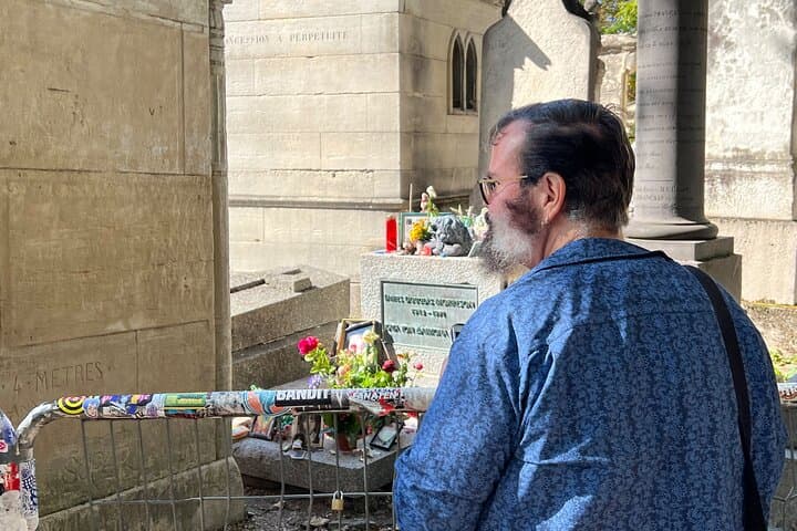 Paris: Haunted Père Lachaise Cemetery Guided Tour