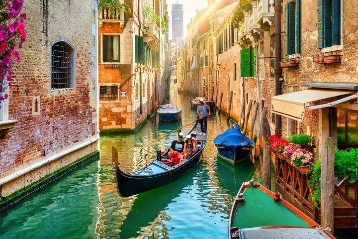 Venice Scavenger Hunt & Highlights Self-Guided Walking Tour