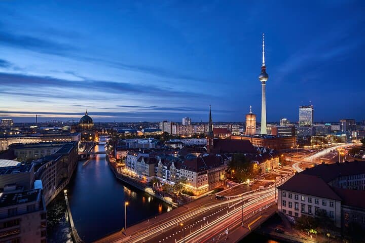 Berlin Capital 4-Course Sunset Dinner Cruise Including Drinks