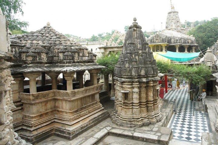 Half-Day Eklingji & Nagda Temple Tour by Tuk-Tuk or Car