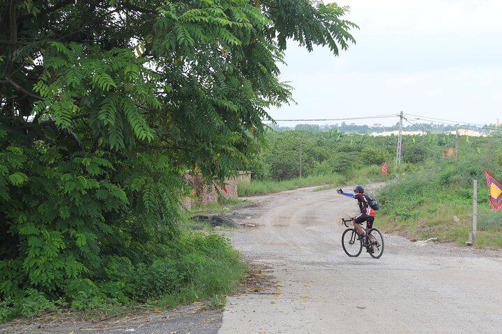 Half-Day Red River Handicraft Villages Bike Tour from Hanoi