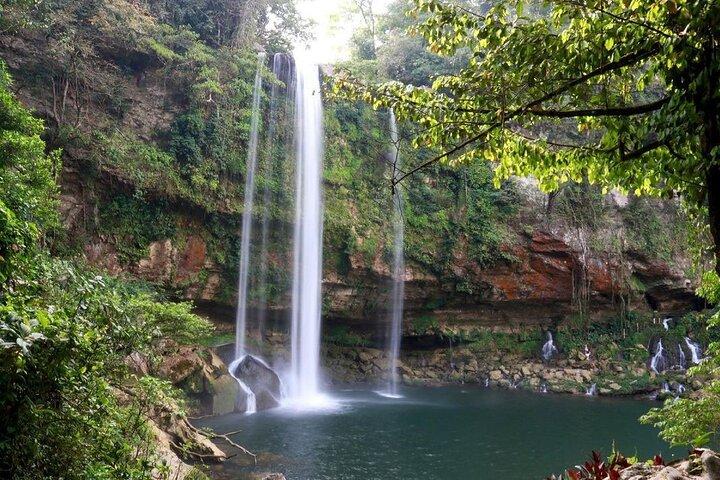 Day Trip to Agua Azul Waterfalls and Palenque from San Cristobal