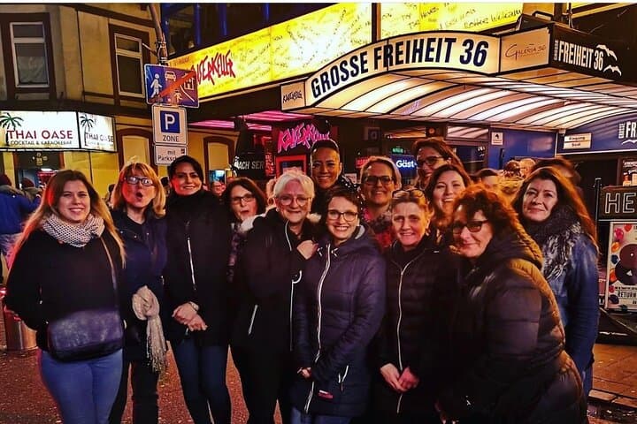 Private Hamburg Nightlife Tour: Shots & Club Entry