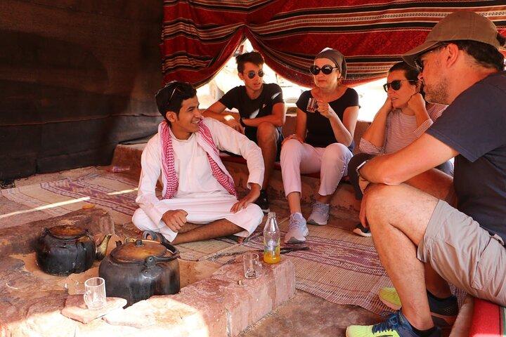 Wadi Rum Half-day Jeep Tour incl. sandboard, water & Bedouin tea