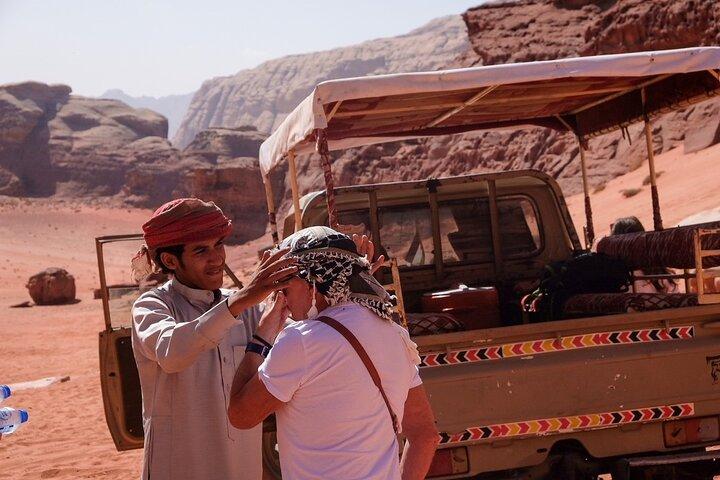Wadi Rum Half-day Jeep Tour incl. sandboard, water & Bedouin tea