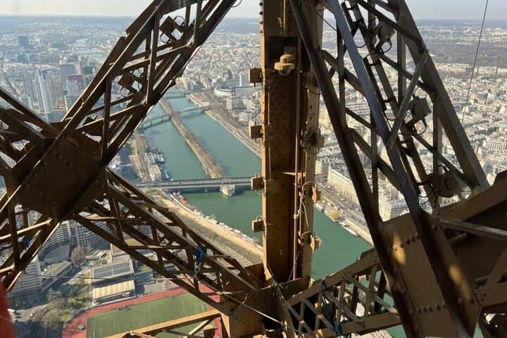 Paris: Eiffel Tower Summit Small-Group Guided Tour Max 6 People