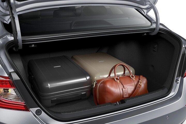 Round Trip Transfer from Madrid Airport MAD to Madrid by Sedan