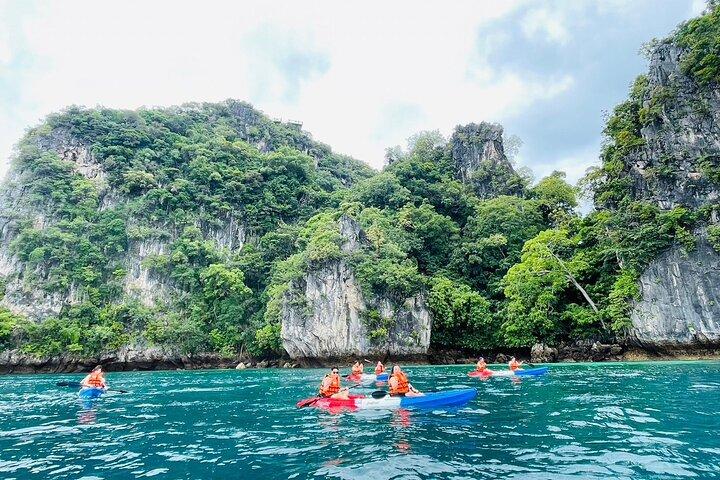 Snorkeling and Kayaking Tour at Hong Islands From Krabi