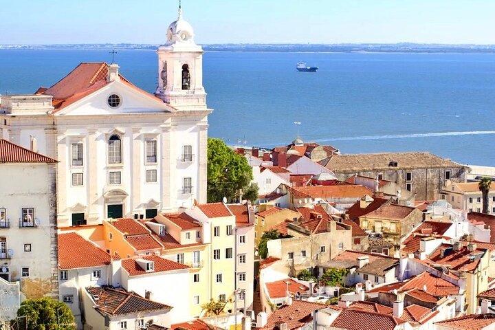 Unforgettable 3 Hours Lisbon City Tour with Tuk Tuk