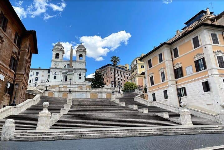 Rome at Sunrise Walking Tour: Pantheon Trevi Fountain & Breakfast