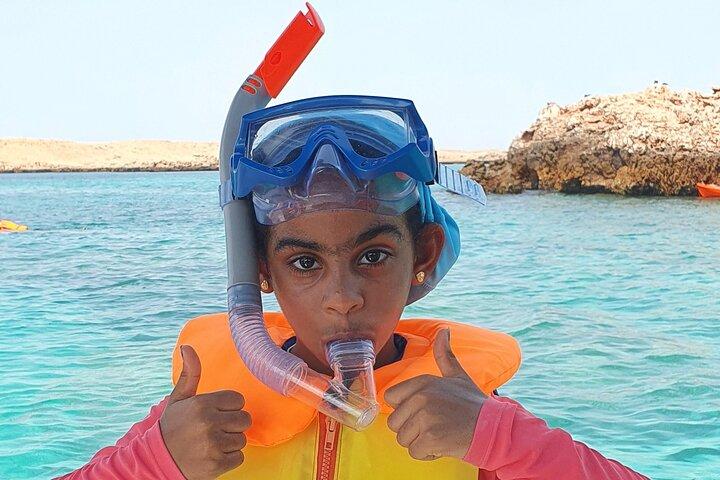 Half-Day Private Tour and Snorkeling Experience in Dimaniyat Island