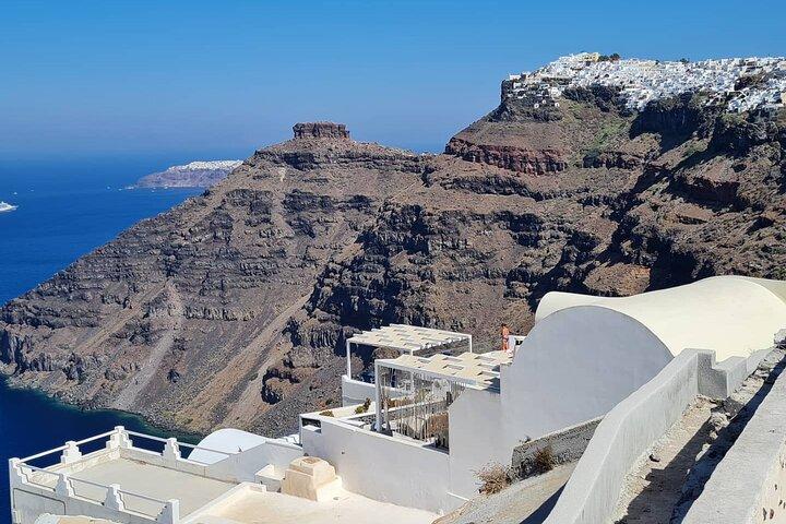 Santorini First-Time Guests Private Tour Sightseeing, excavetions & wine testing