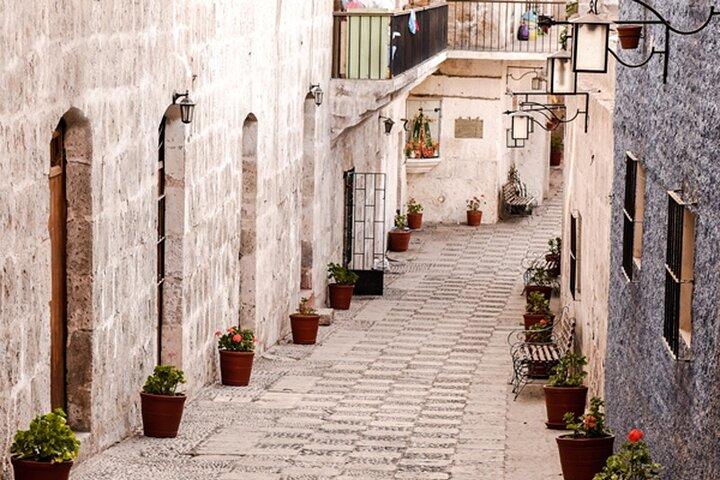 Arequipa Walking Tour and Santa Catalina Monastery