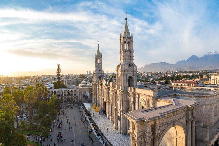 Arequipa Walking Tour and Santa Catalina Monastery