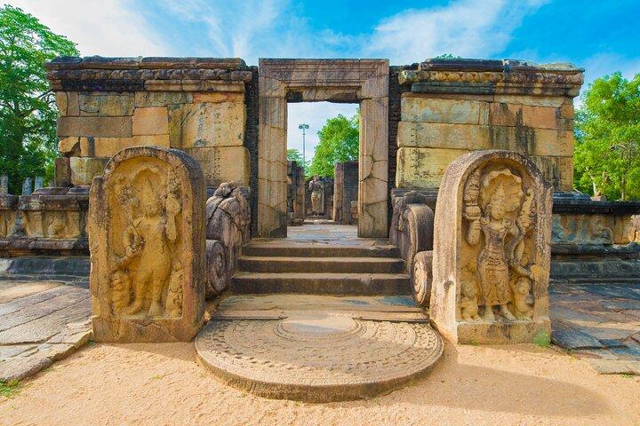 Private Polonnaruwa ancient city Guided tour From Colombo