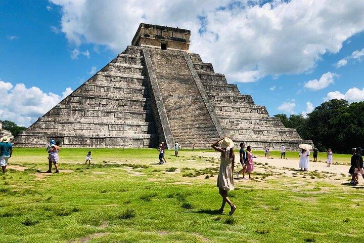 Chichén Itzá Premium Cenote y valladolid Day Tour