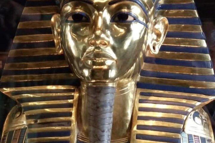 Privat tour: Pyramids and Sphinx , Saqqara ,memphise with Lunch
