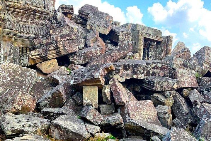Explore Preah Vihear, Beng Mealea&Koh Ker – 12hr Private Car Tour