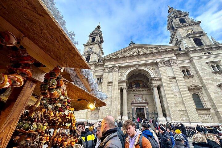 Budapest Wonderland - A Christmas Market Tour with Chimney Cake & Mulled Wine