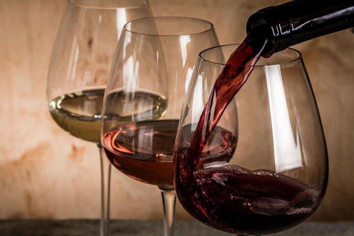 Athens Nights Uncorked: Walking Tour & Wine Experience