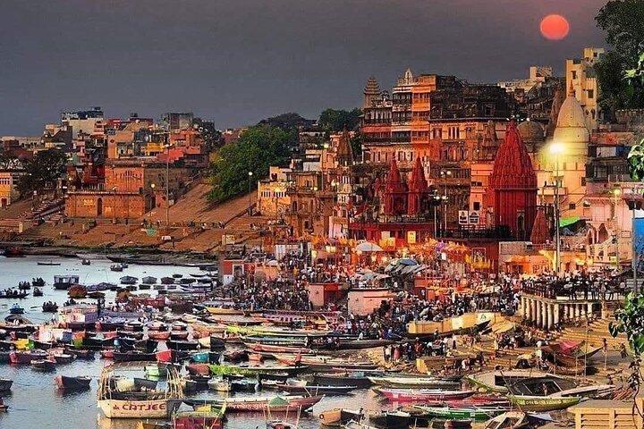 Witness the Sacred Evening Ganga Aarti in Varanasi