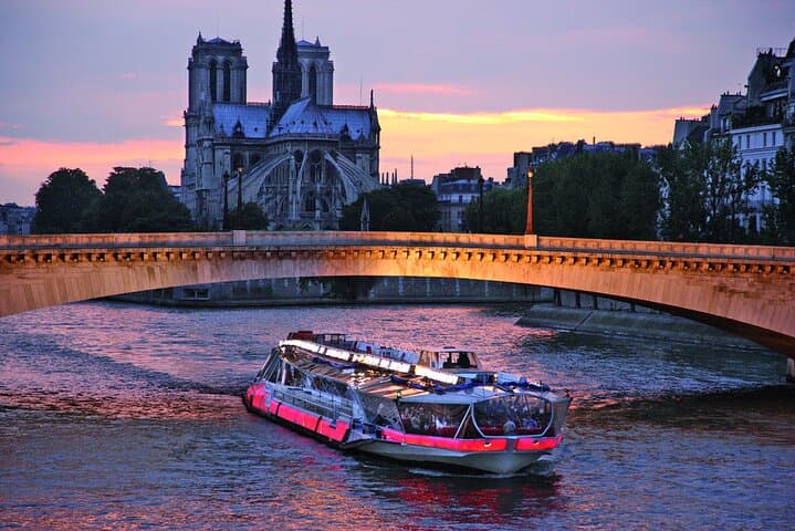 Bateaux Mouches® Special Bastille Day Dinner Cruise in Paris