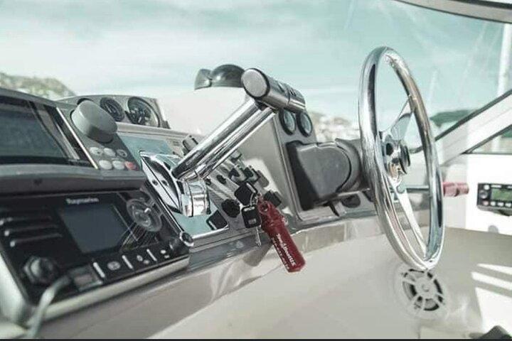 Yacht Carver - Luxury Private Yacht Tour