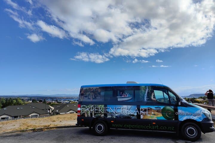 Auckland Airport Private Transfers in a Luxury Minibus