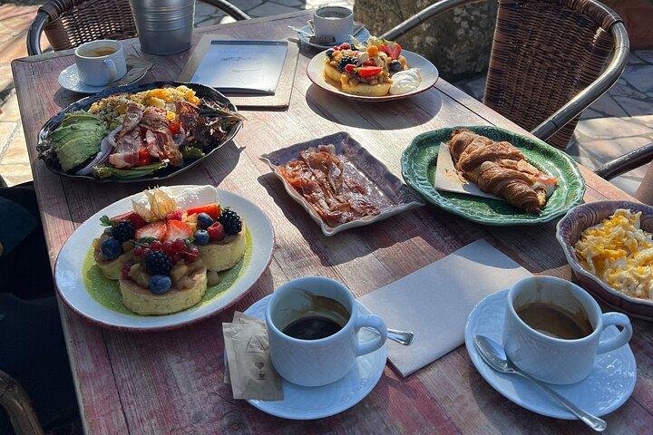 Half-Day Tour in Cascais / Sintra with Brunch and Wine Tasting