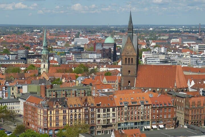 Private Transfer from Hamburg to Hannover with 2h of Sightseeing