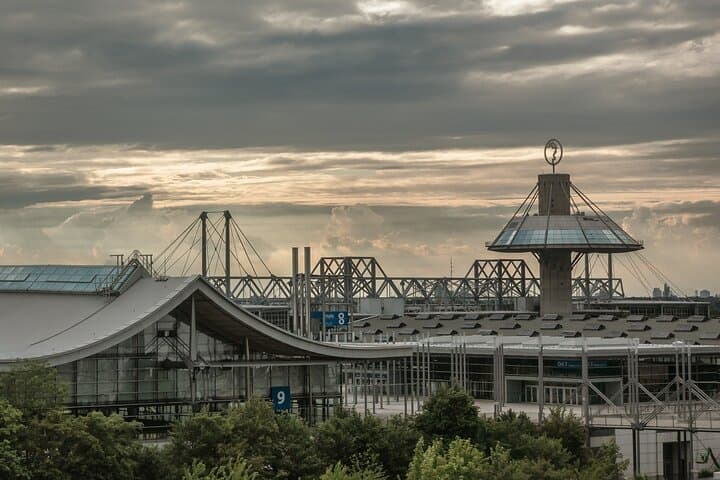 Private Transfer from Hamburg to Hannover with 2h of Sightseeing