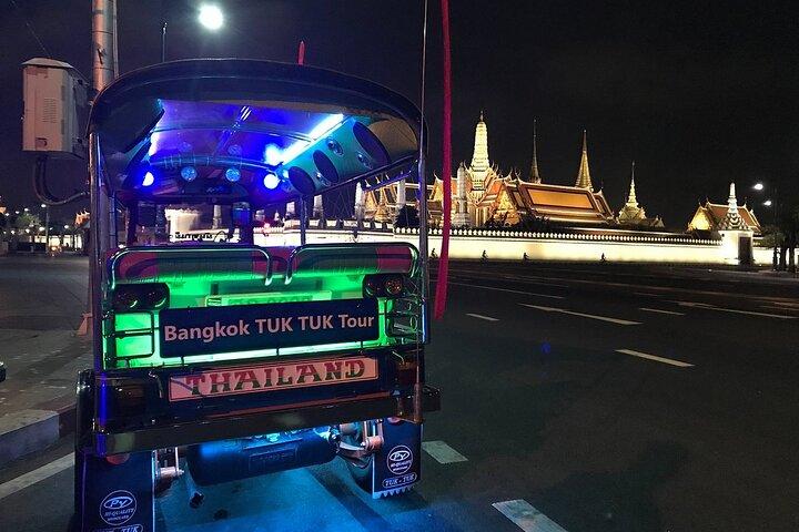 Bangkok Private Tuk-Tuk City Tour by Night with Street Food
