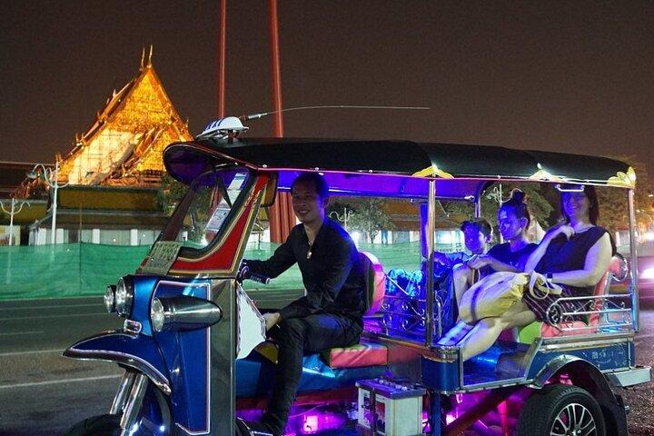 Bangkok Private Tuk-Tuk City Tour by Night with Street Food