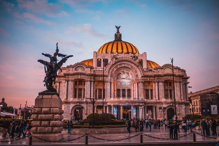 Private Tour of Murals in Downtown: Rivera, Orozco, Siqueiros and Cauduro