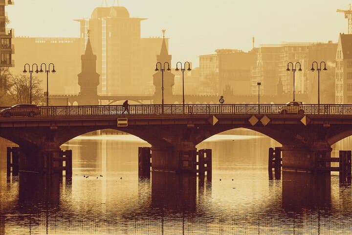 Insightful Berlin and Glienicke walking tour