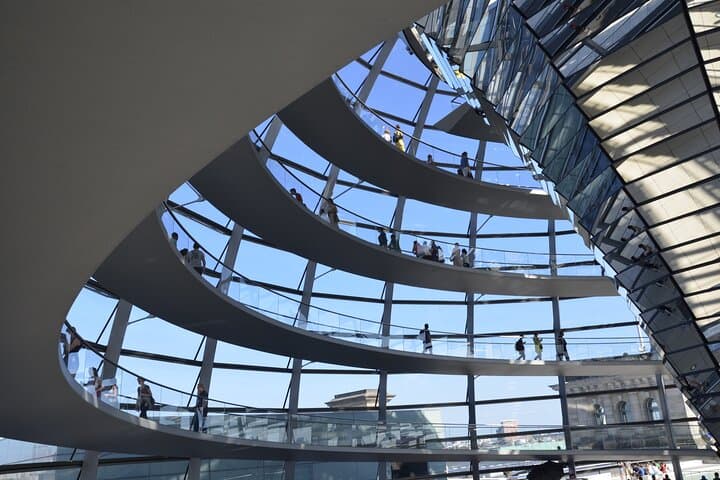 Insightful Berlin and Glienicke walking tour