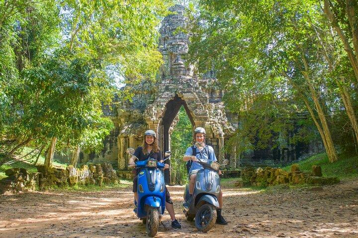 Angkor Sunrise Vespa Tour / Tuk Tuk or Car