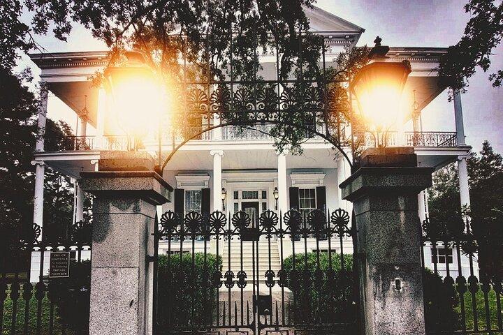 Garden District Celebrities Cemeteries Mansions and Mysteries Walking Tour