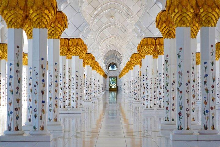 Half-Day Grand Mosque Tour from Dubai with a guide