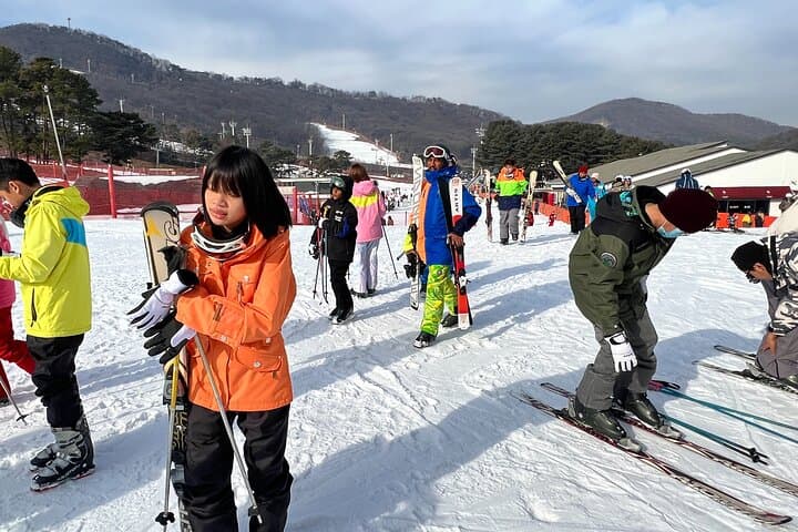 Seoul to Jisan Ski Resort (Fun 1 Day Trip Winter Sports & Skiing)