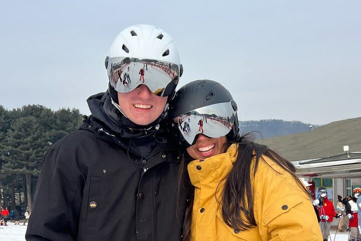 Seoul to Jisan Ski Resort (Fun 1 Day Trip Winter Sports & Skiing)