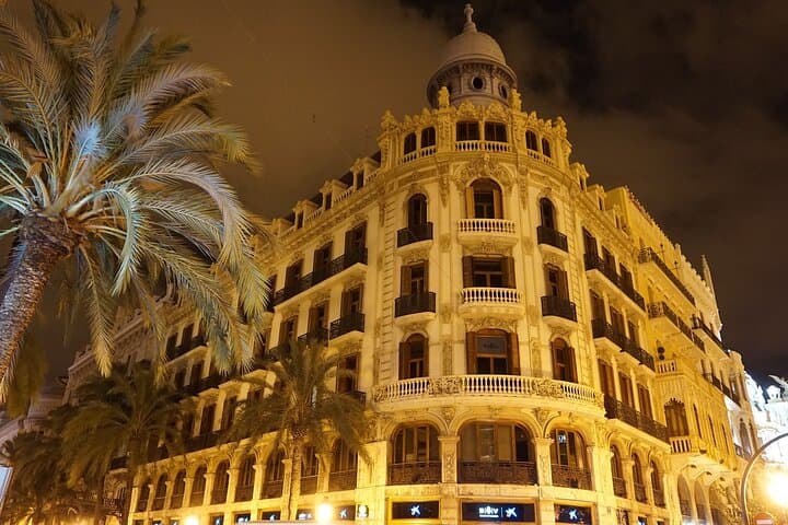 Private Transfer From Barcelona To Valencia With a 2 Hour Stop