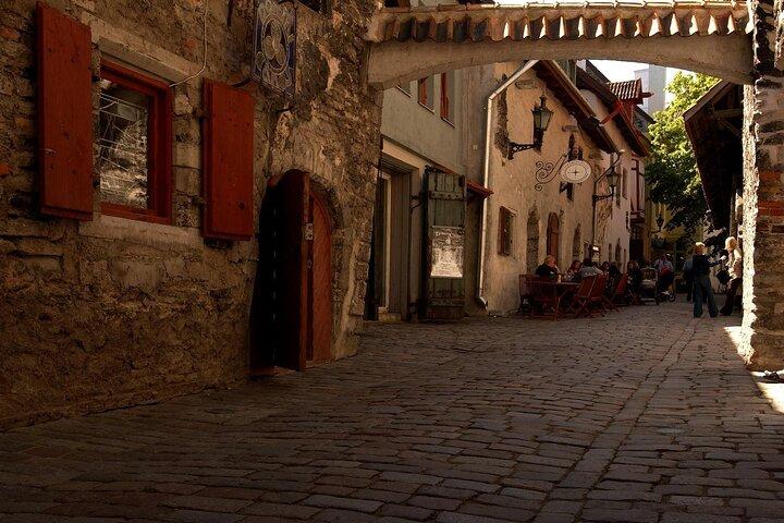 Private Self-Guided Audio Walking Tour in Tallinn Old Town