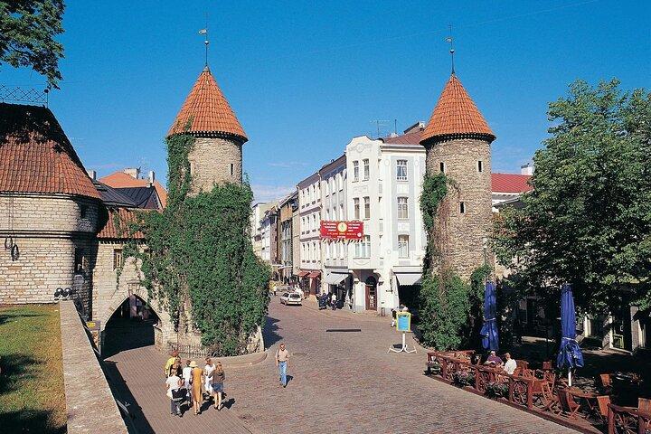 Private Self-Guided Audio Walking Tour in Tallinn Old Town