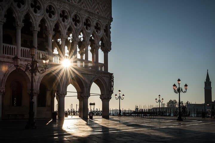Private Transfer from Milan to Venice with a 2h Stop in Verona