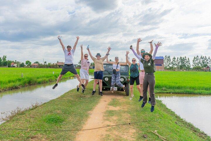 Siem Reap Floating Village Sunset Jeep Tour / SUV Car Available