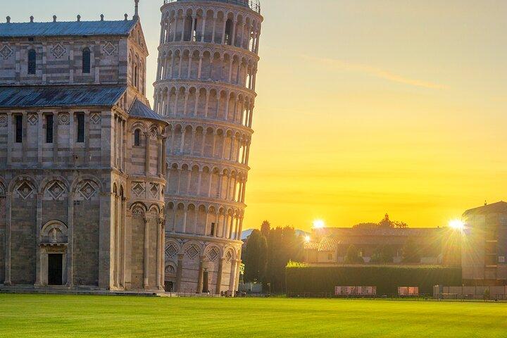 Private Pisa and Lucca Wine Tour from Florence