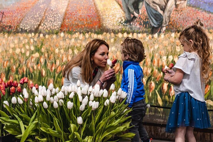 Tour to Giethoorn and Keukenhof Tulip Fields from Amsterdam