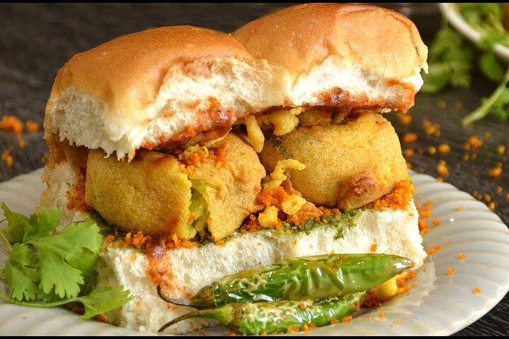 Sowcarpet Street Food Walking Tour in Chennai with guide